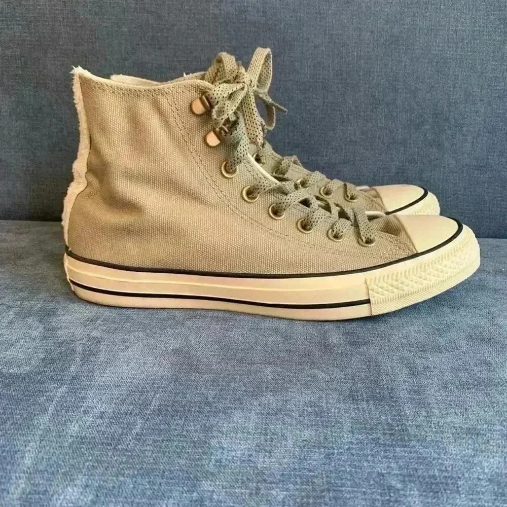 Woman’s Converse Gray Fur Accent Lace Up High-Top Sneakers Size 9